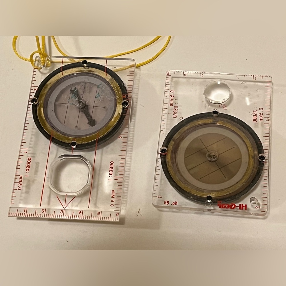 LOT OF 2 VINTAGE COMPASSES. - Picture 4 of 6